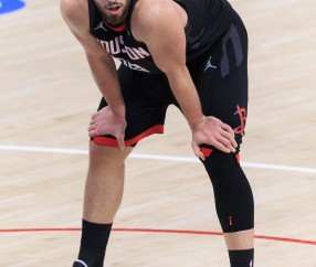 PP电子-媒体人：申京最近最大的问题是打得唯唯诺诺的 干啥都不坚决