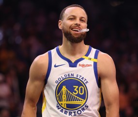 ESPN：库里一下场勇士便进攻瘫痪，巴特勒到来才勉强改善